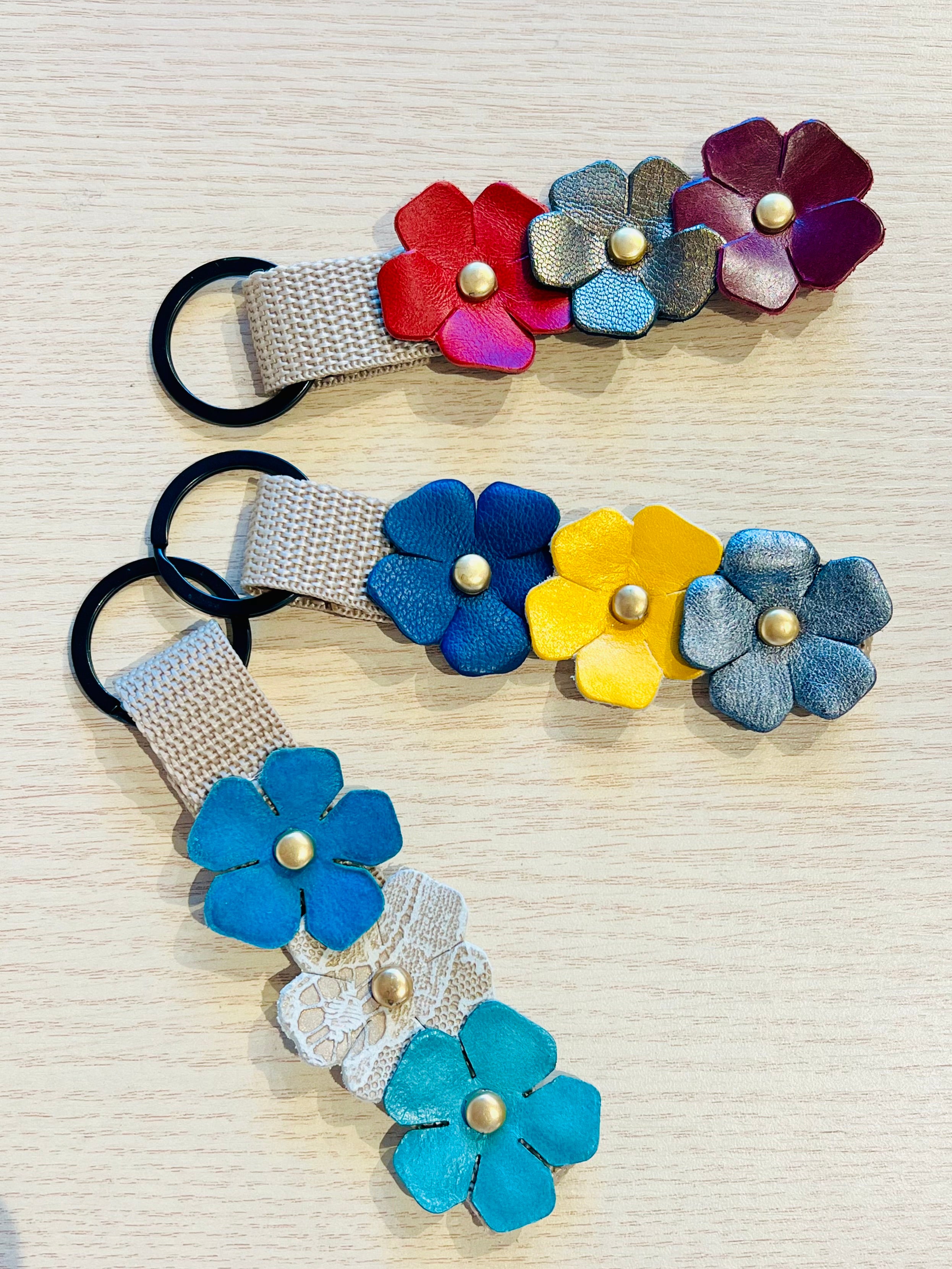 Porte clé fleur en cuir