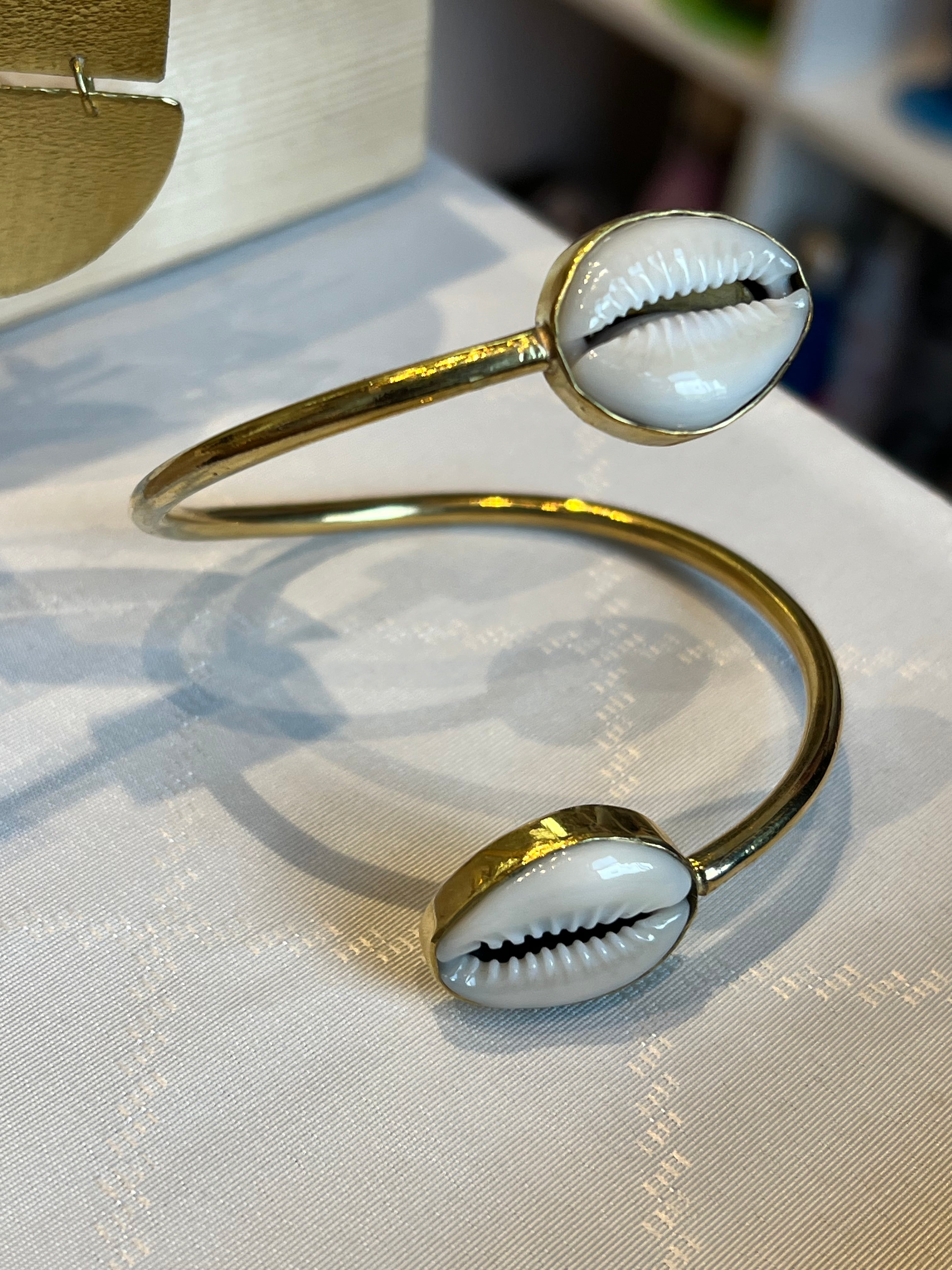 Bracelets rigides, collection