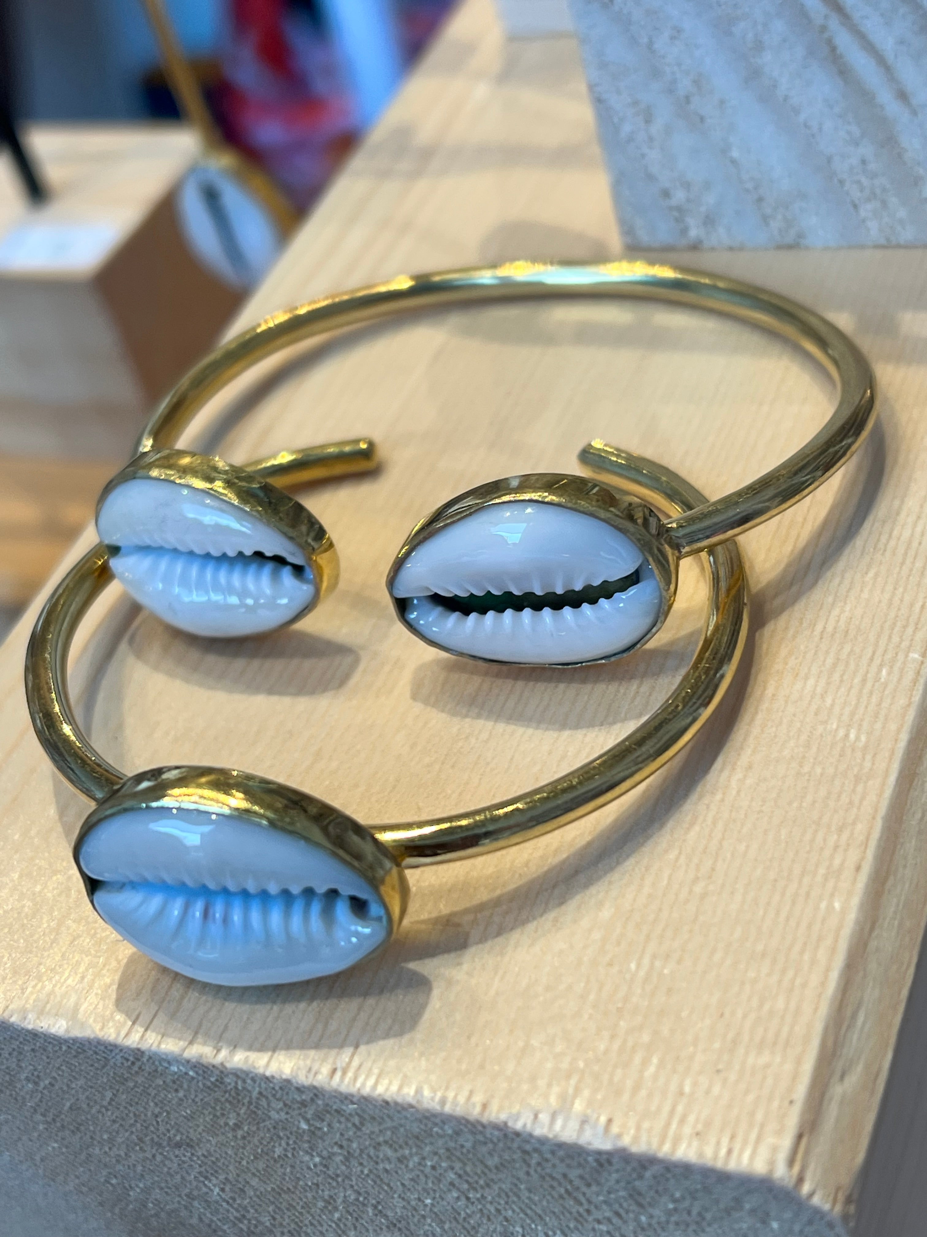 Bracelets rigides, collection