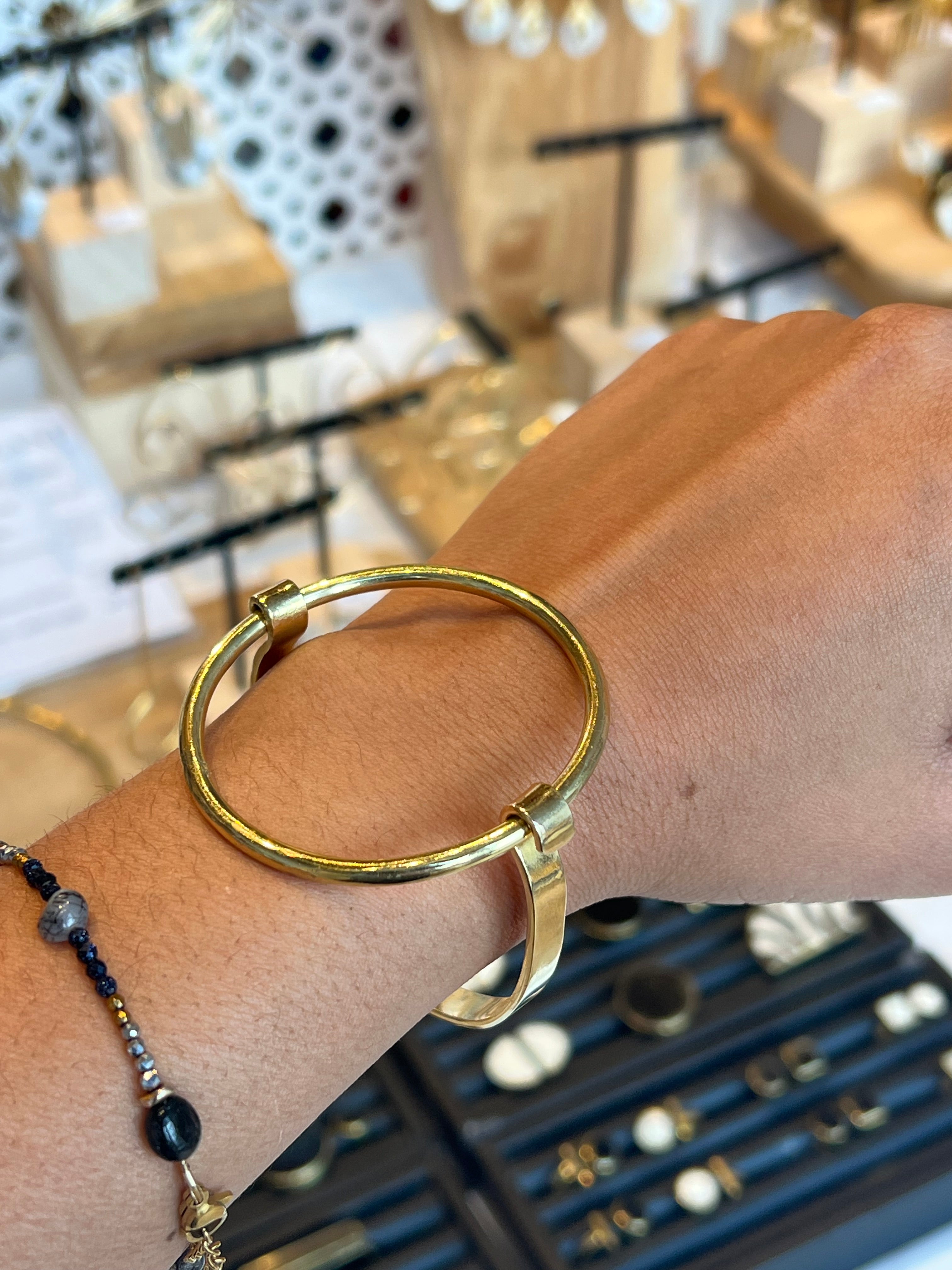 Bracelets rigides, collection