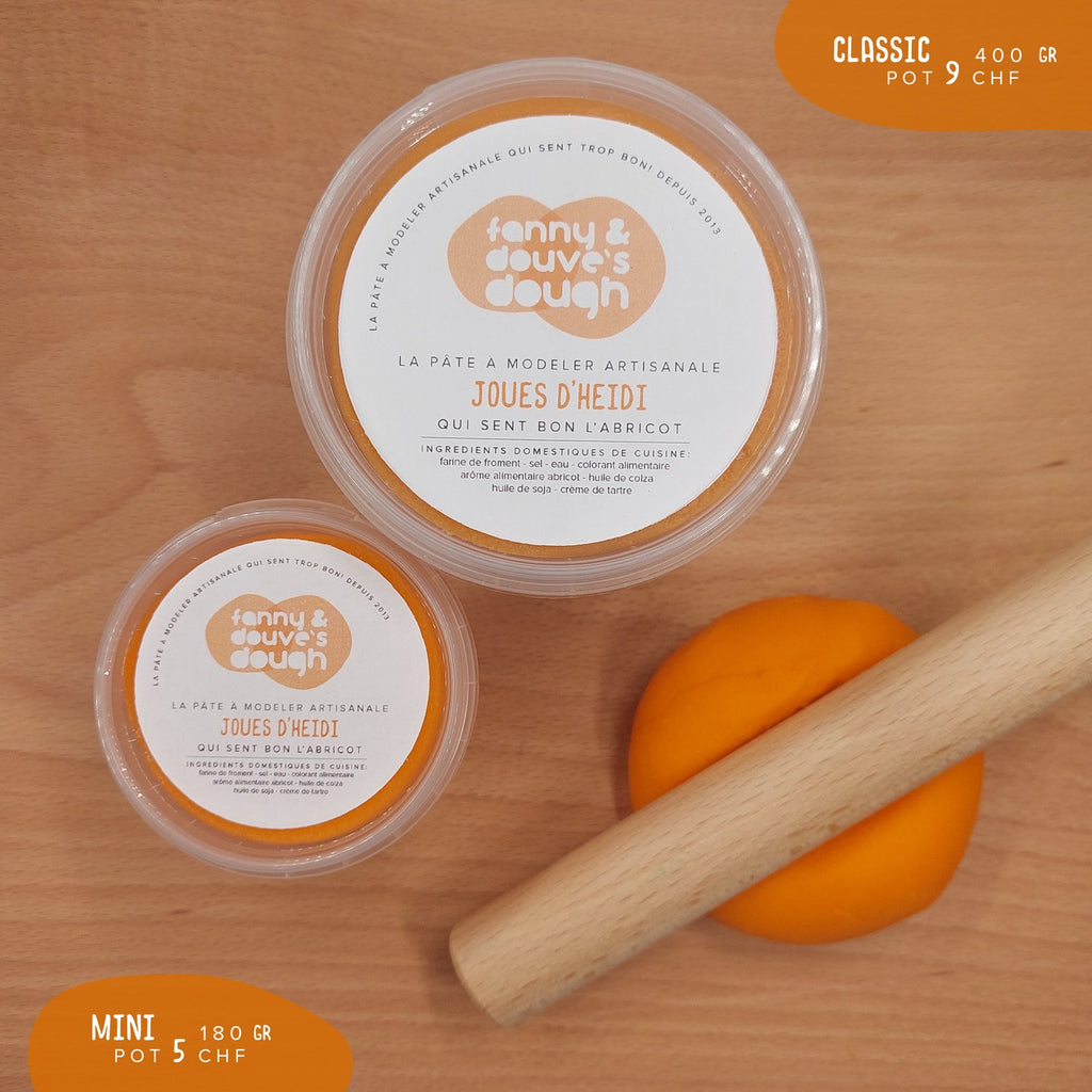 Petits pots de pâte à modeler